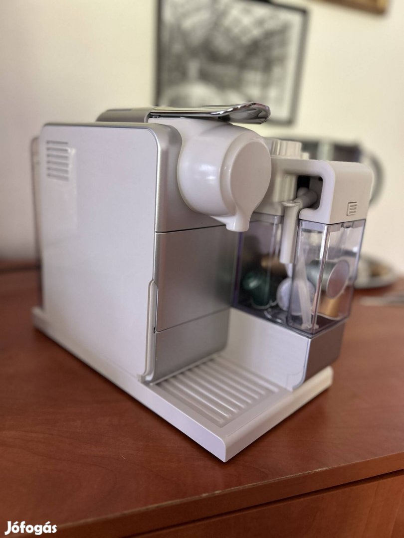 Delonghi Nespresso kávégép tejhabosítóval