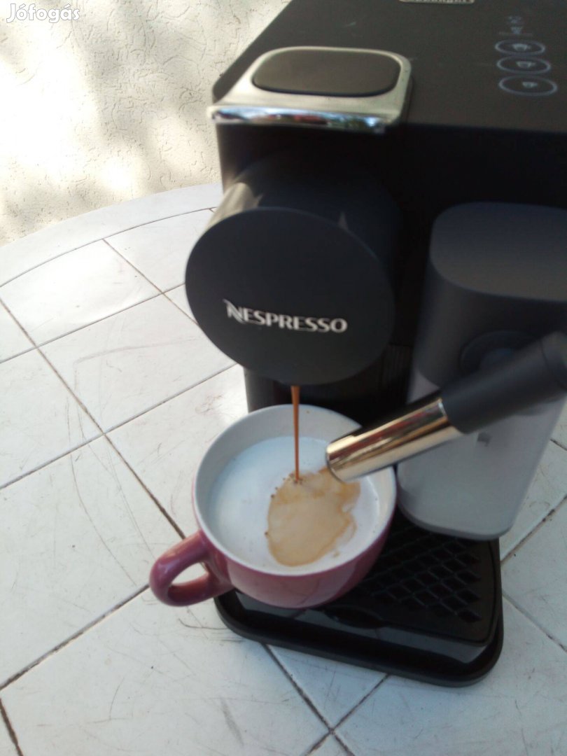 Delonghi kávéfőző Tejtartályos