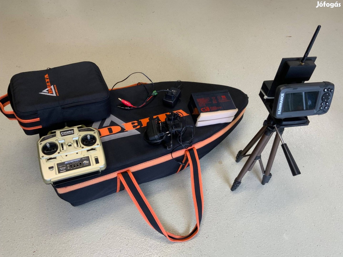 Delta Etetőhajó radarral, Lítium akkuval és gyári táskáival