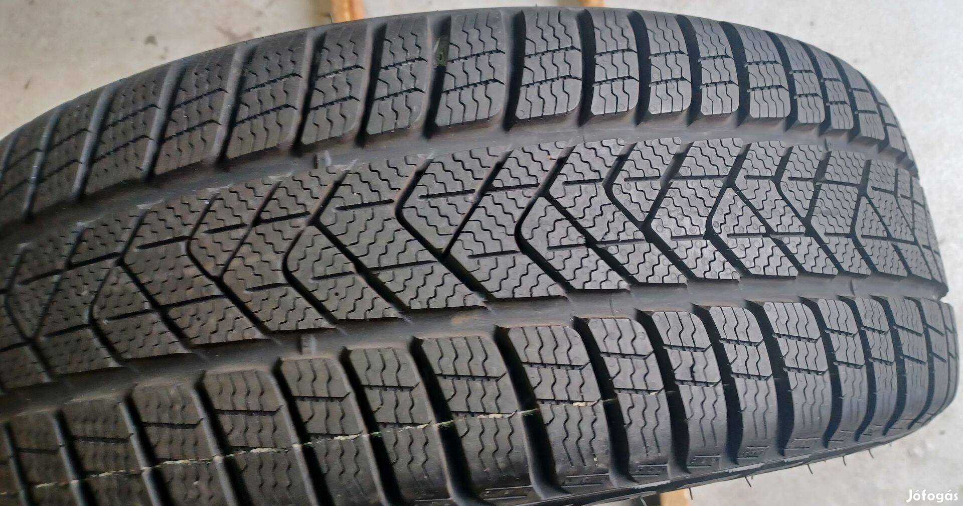 Demo Pirelli Sottozero3 MO 225/45 R18 téli gumik 1db.8mm