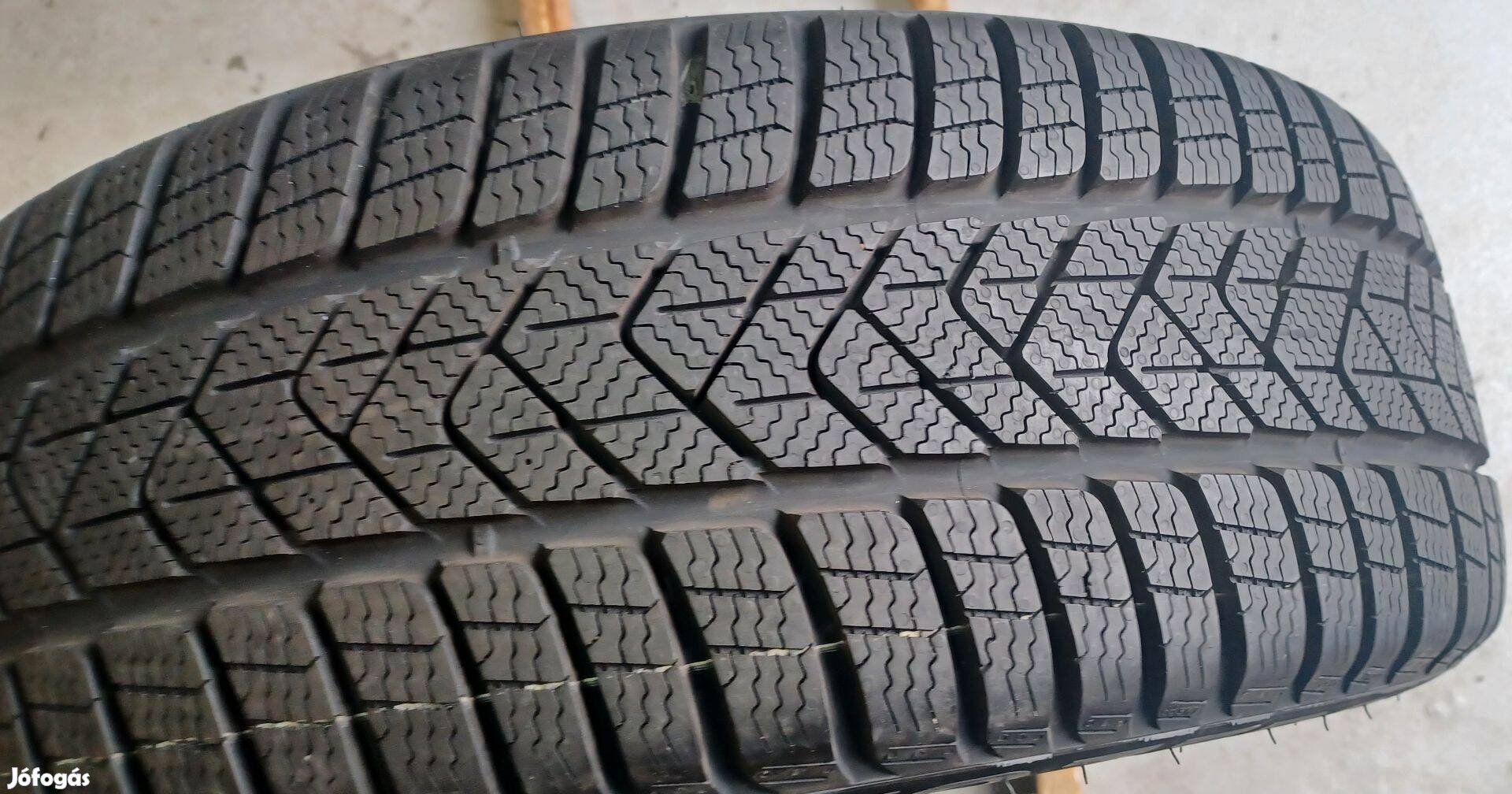 Demo Pirelli Sottozero3 MO 225/45 R18 téli gumik 1db.8mm