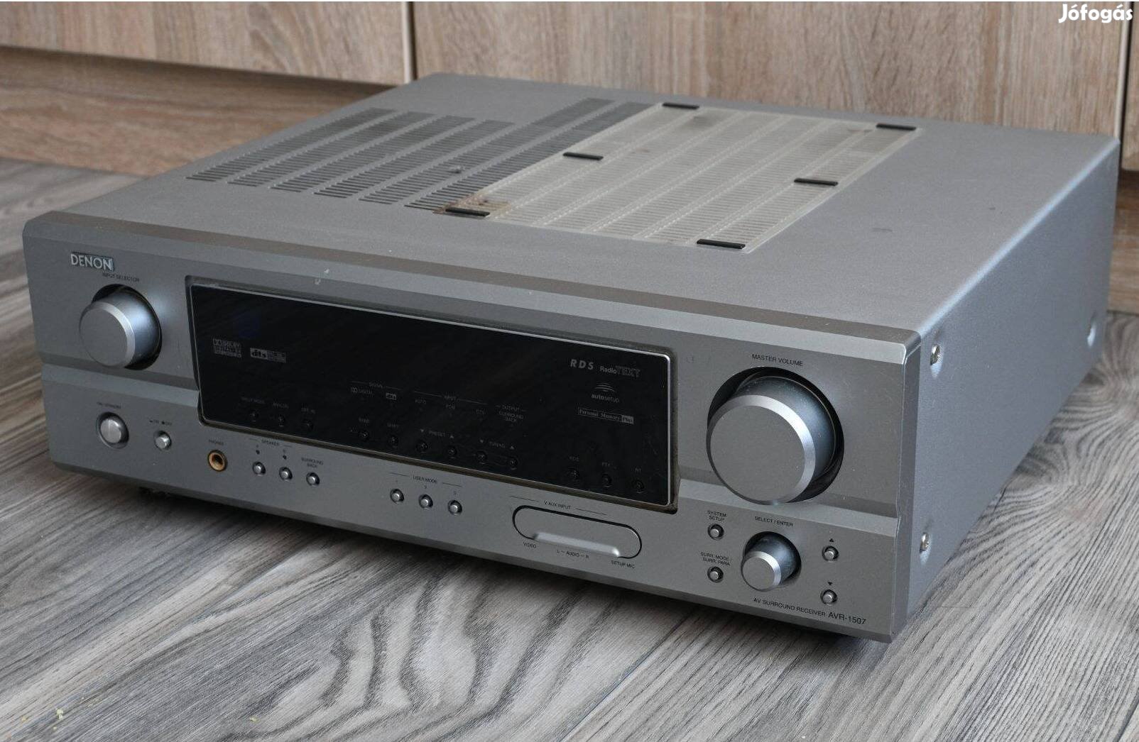 Denon AVR-1507 erősítő távirányítóval és mérőmikrofonnal