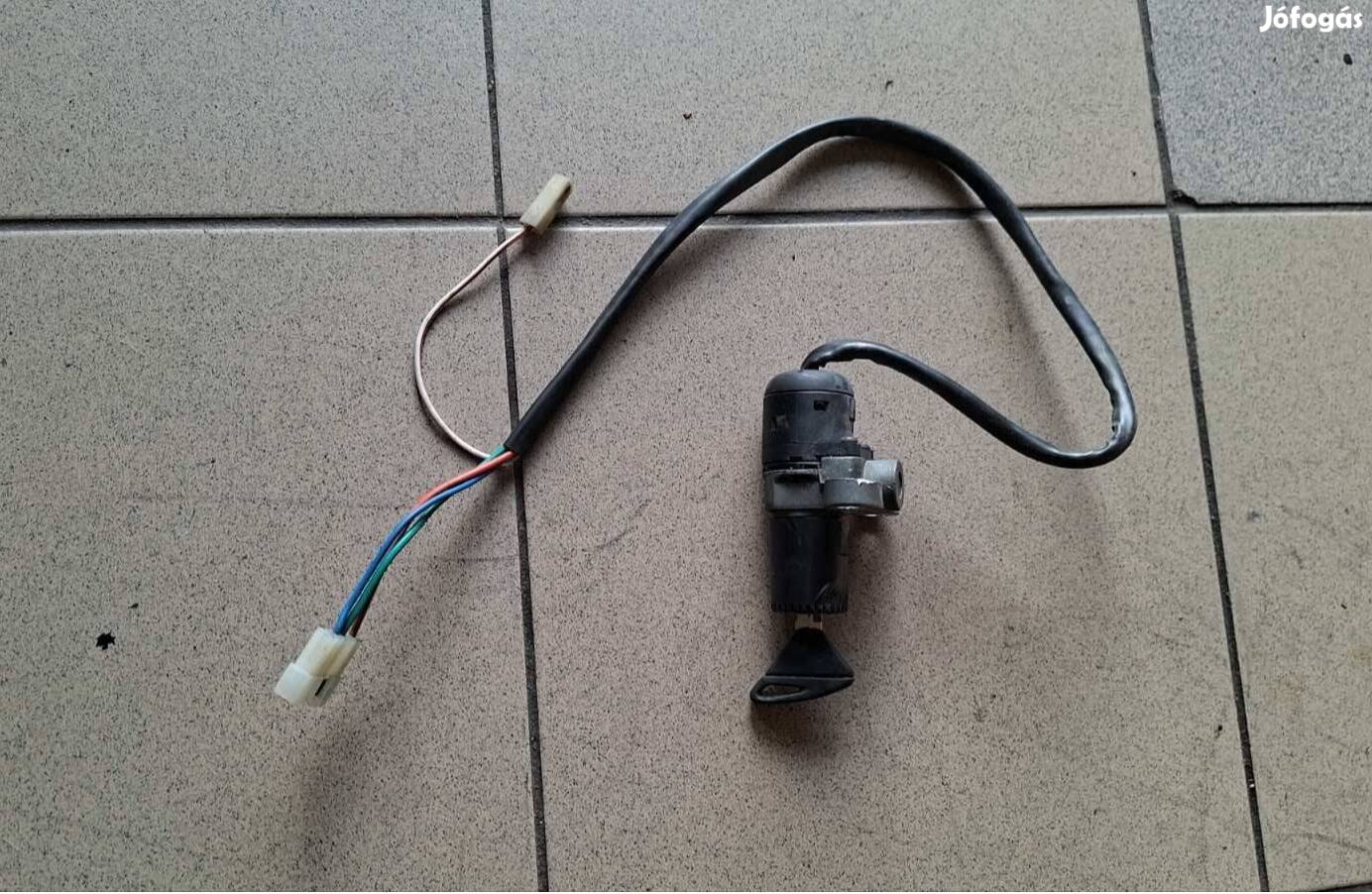 Derbi GPR 125 2011 gyújtás kapcsoló