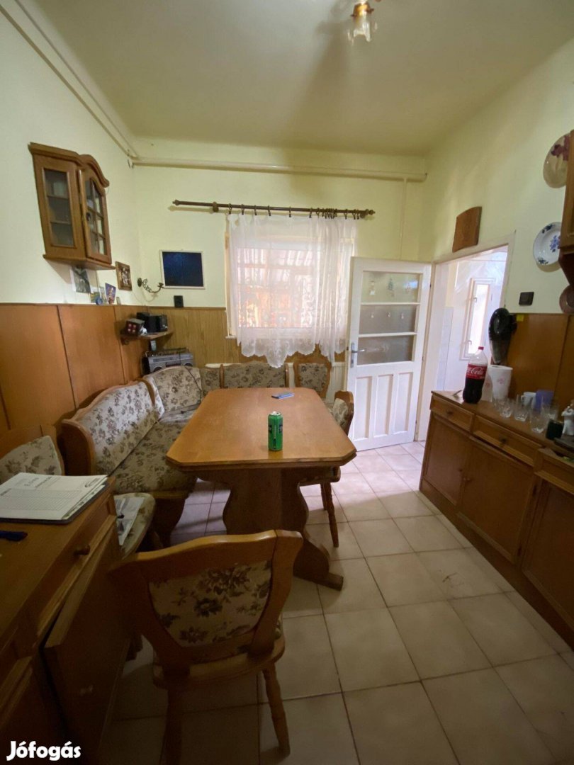 Derecskén 3 szoba nappalis családi ház eladó