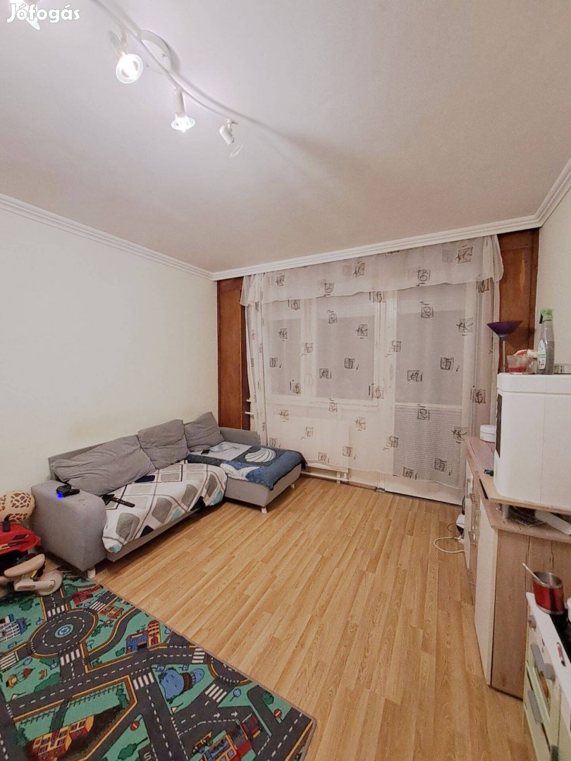 Derék utcai 54 nm-es lakás eladó