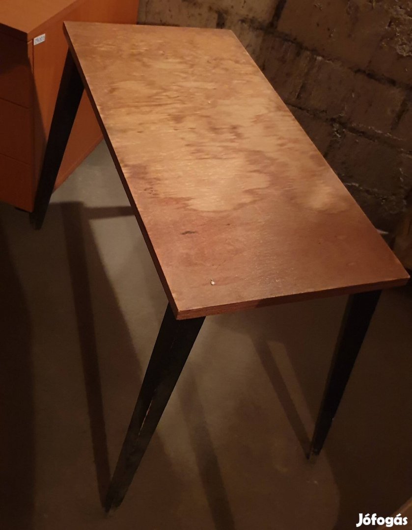 Design dohányzó asztal