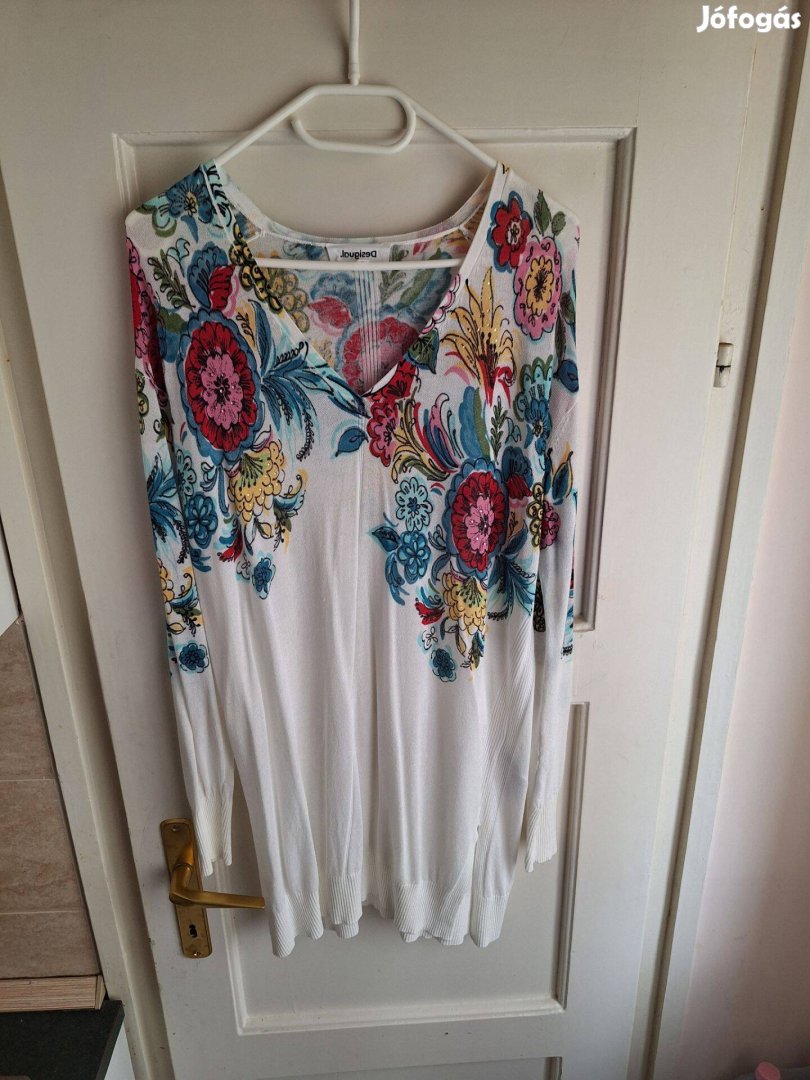 Designal hosszított V kivágású felső L