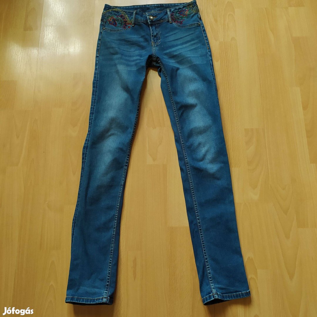 Desigual márkás rugalmas női farmernadrág 26