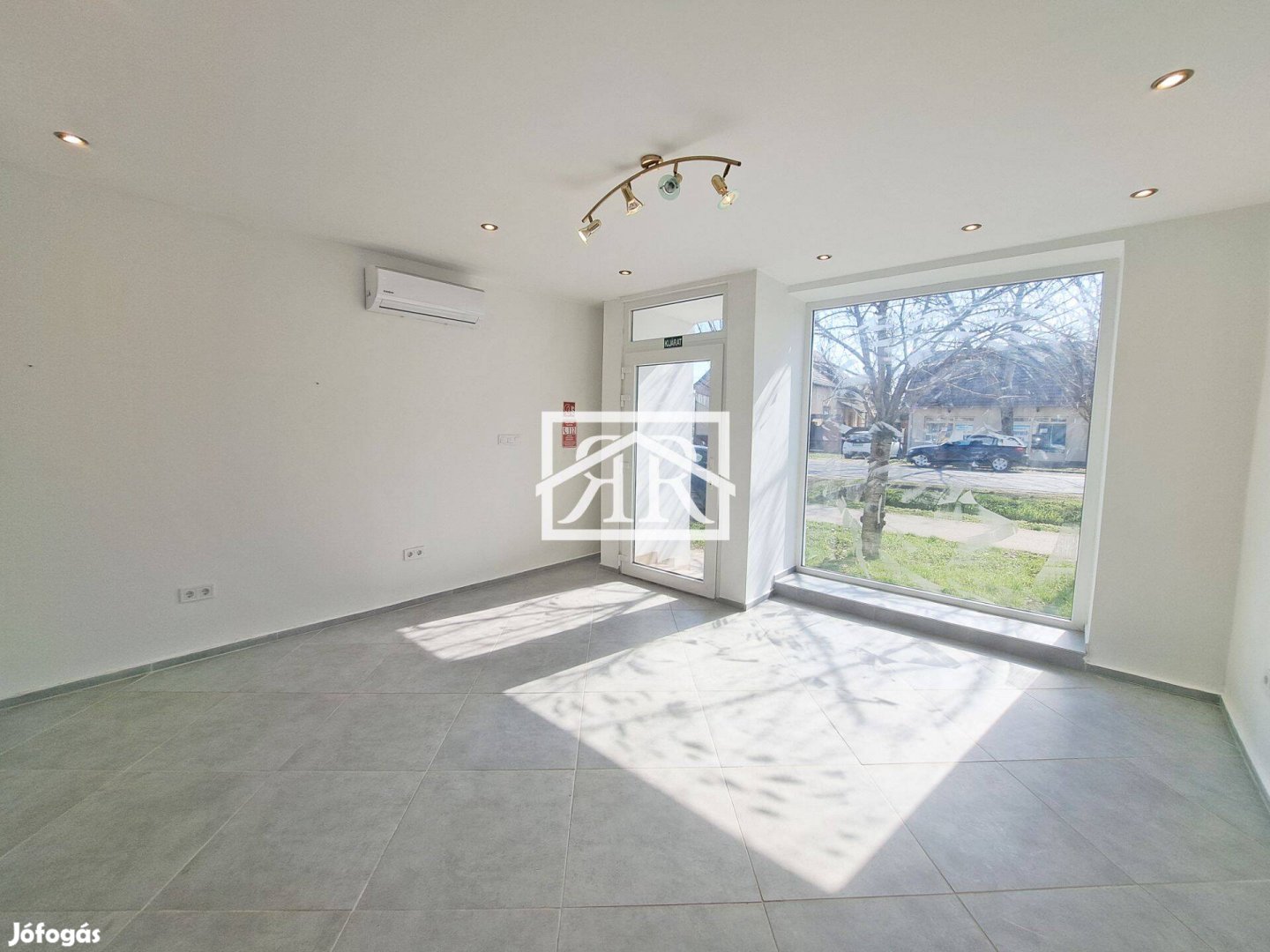 Deszken, 31 m2-es üzlethelyiség kiadó