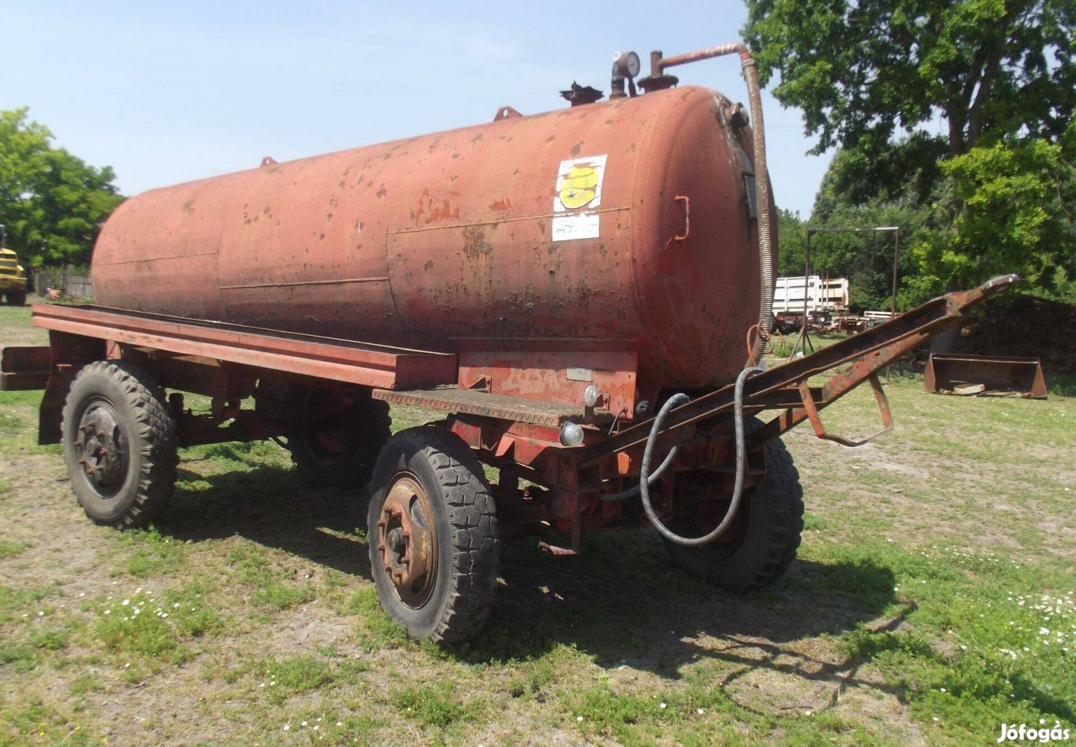 Detk 5 m3-es 2 tengelyes piros rendszámos szippantó eladó