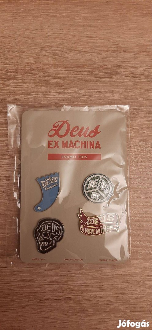 Deus EX Machina táska kitűző 4db
