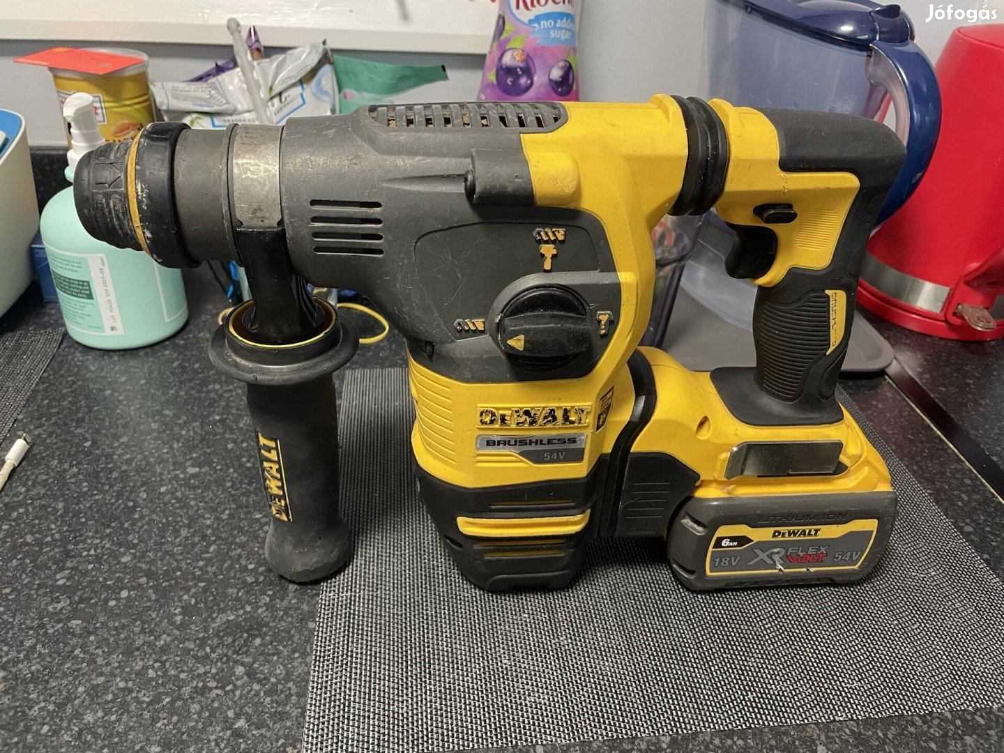 Dewalt 54V Sds ütvefúró eladó 1 akkuval