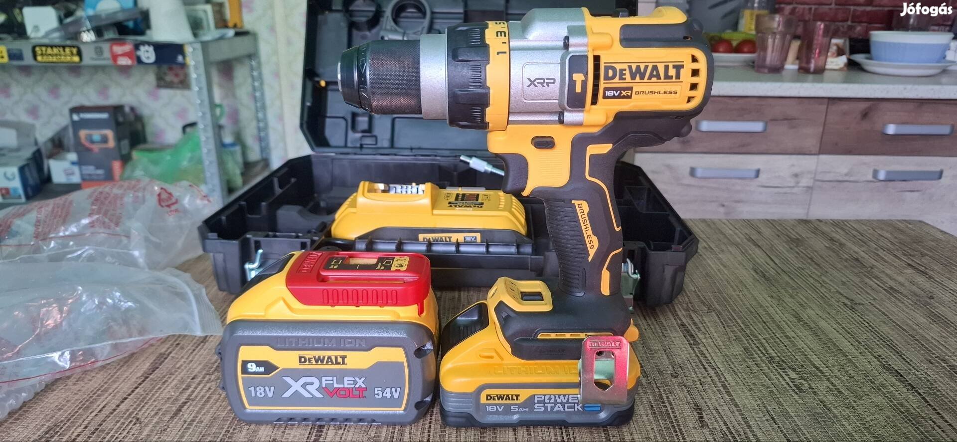 Dewalt 999 flexvolt uj 2db aksival+töltő és kofer