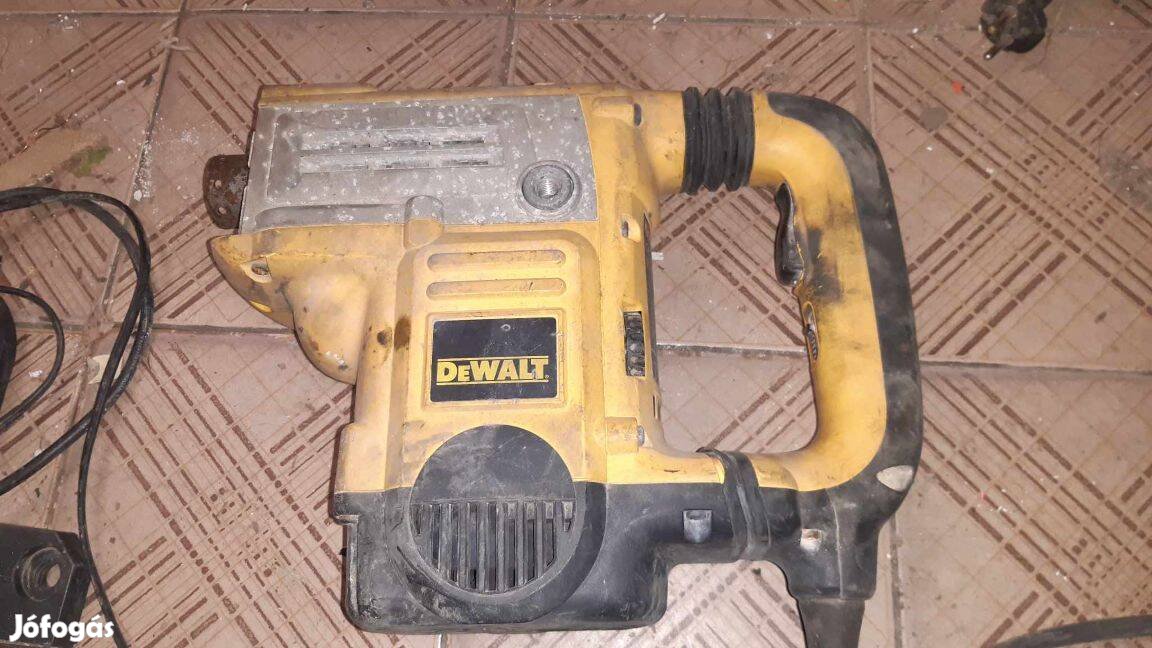 Dewalt D25601 fúrókalapács vésőgép hiányos