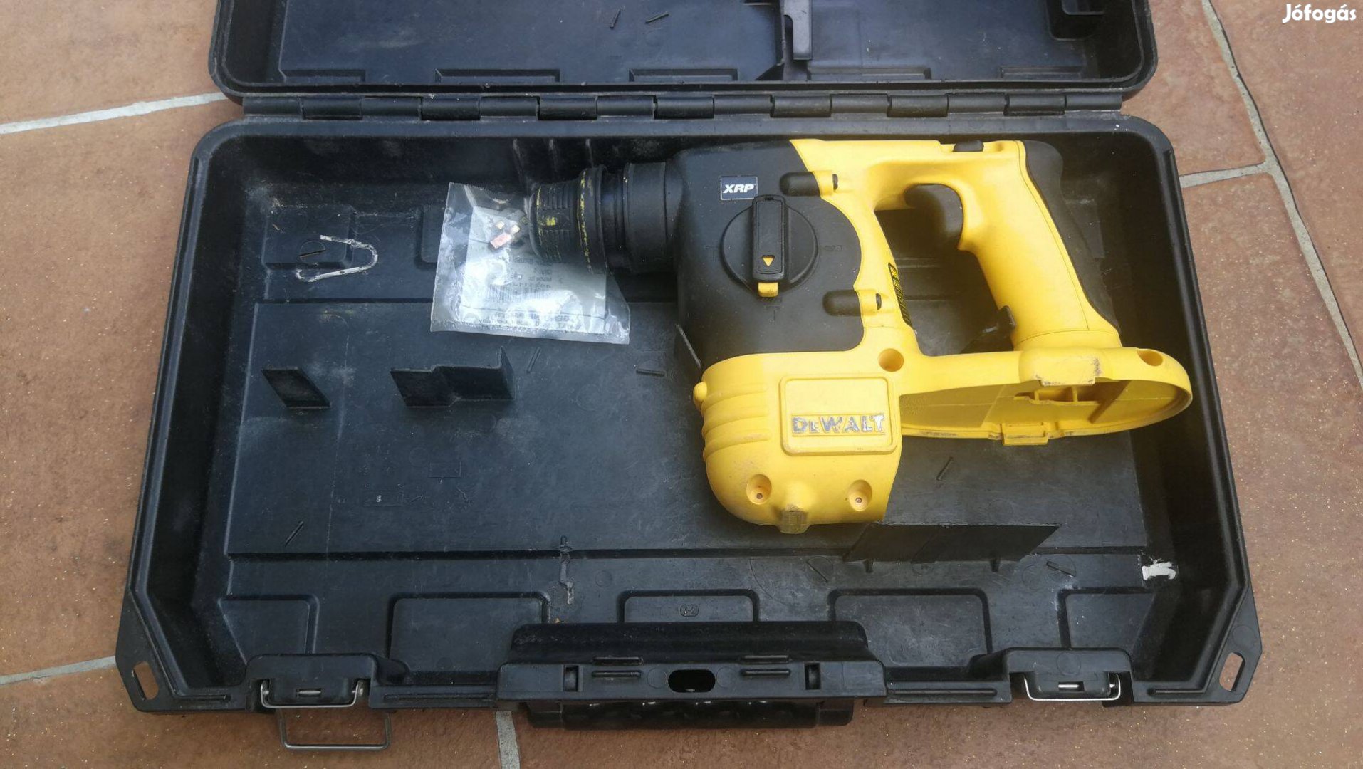 Dewalt DC213 fúró - ütvefúró - véső, 18V, kofferben