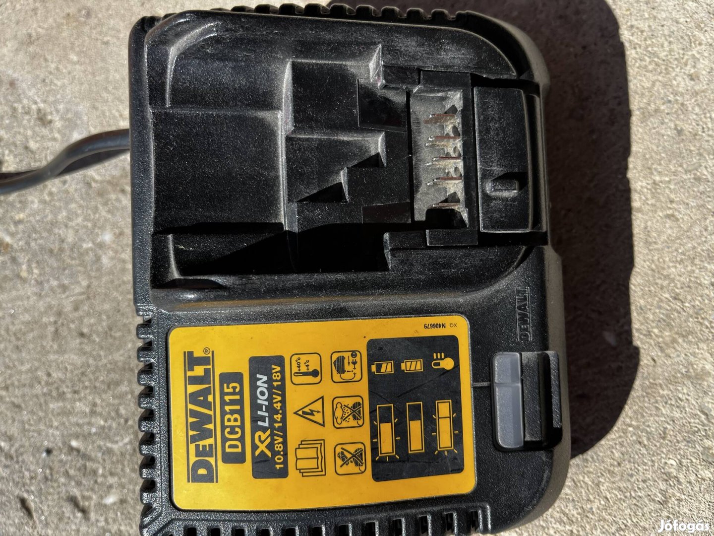 Dewalt DCB 115