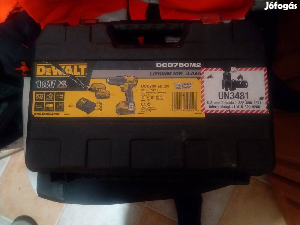 Dewalt DCD780M2 akkus fúró csavarozó saját tárolójában