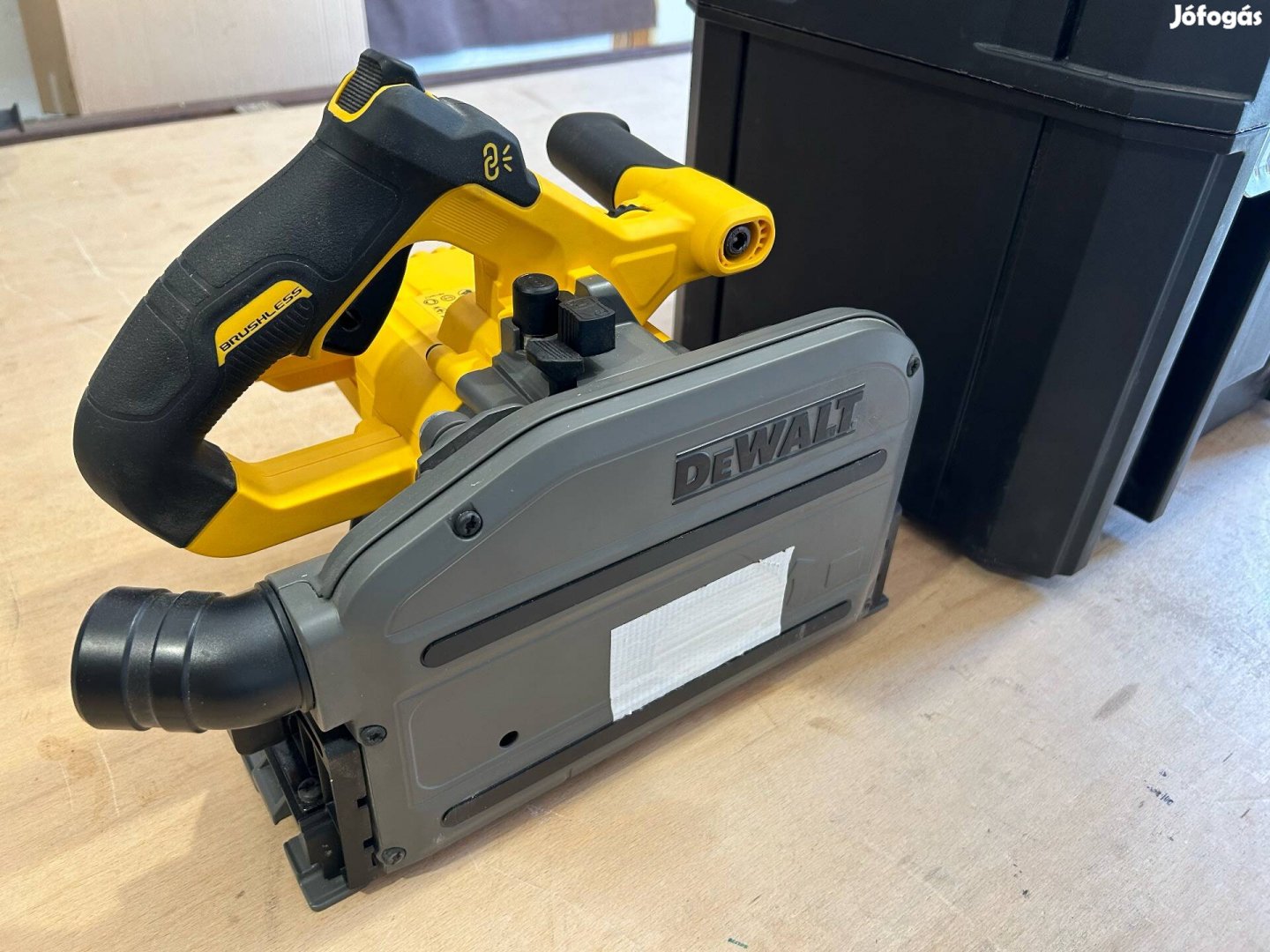 Dewalt DCS520NT-Xj akkus merülőfűrész 54V + vezetősínek