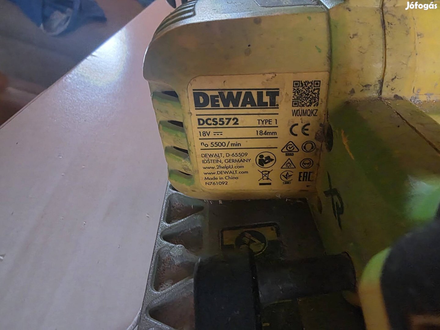 Dewalt DCS 572 körfűrész 6Ah akku
