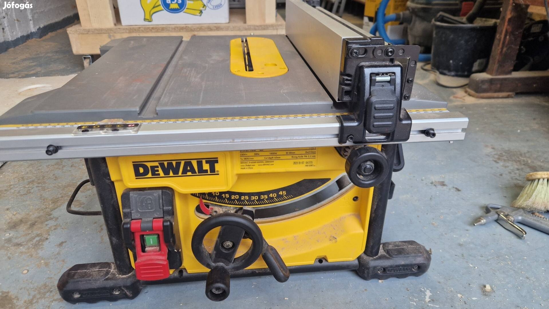 Dewalt DWE7485-QS Asztali körfűrész (1850W/210mm)