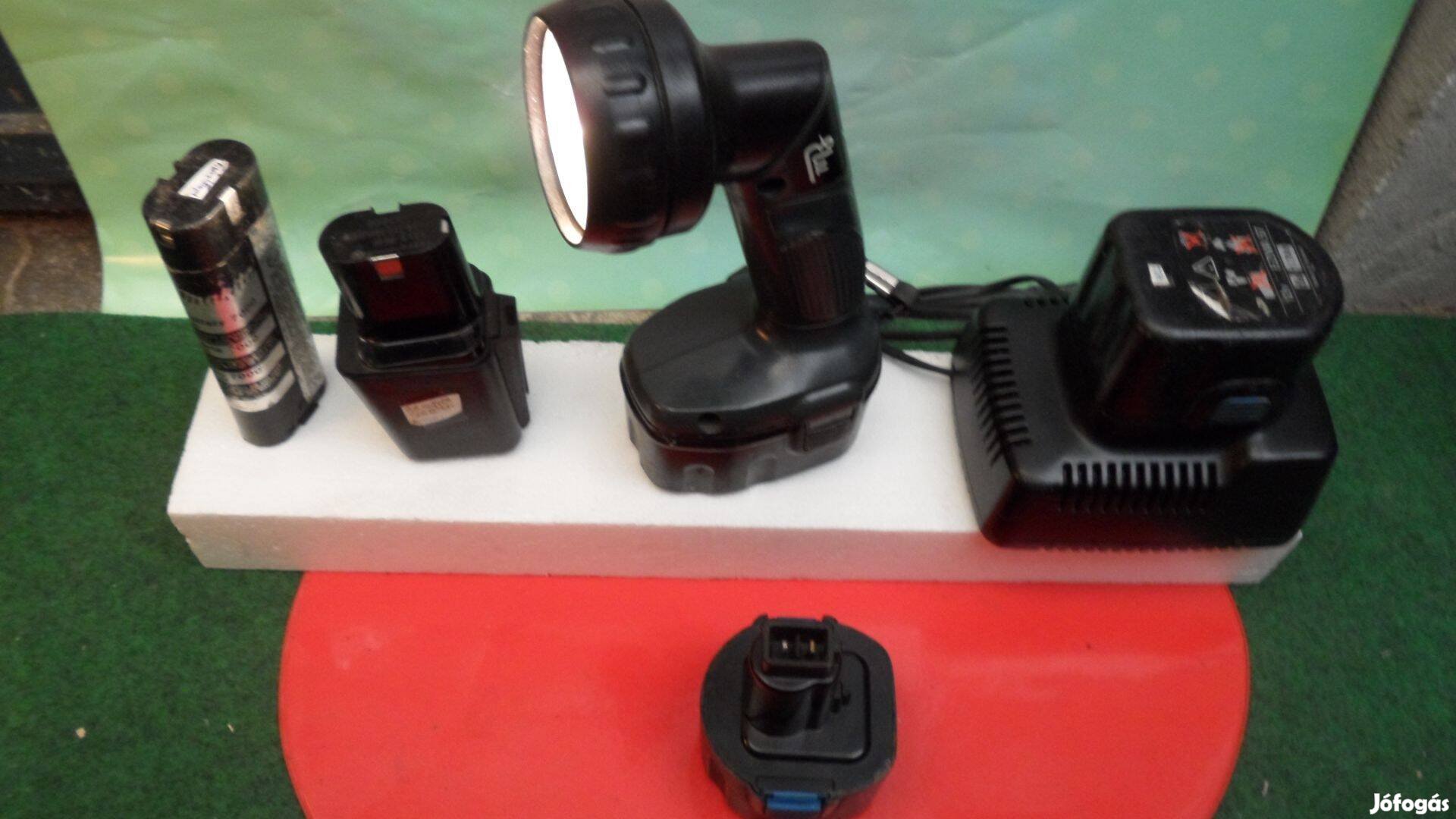 Dewalt ELU akkumulátoros lámpa, nagy fényerő, törhető