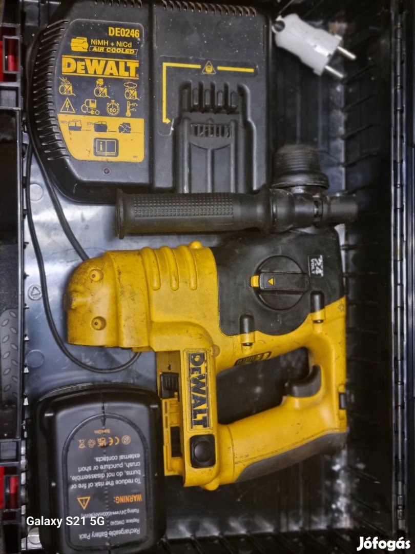 Dewalt akkus ütvefúró 24 volt. akuval , töltövel és kofferrel