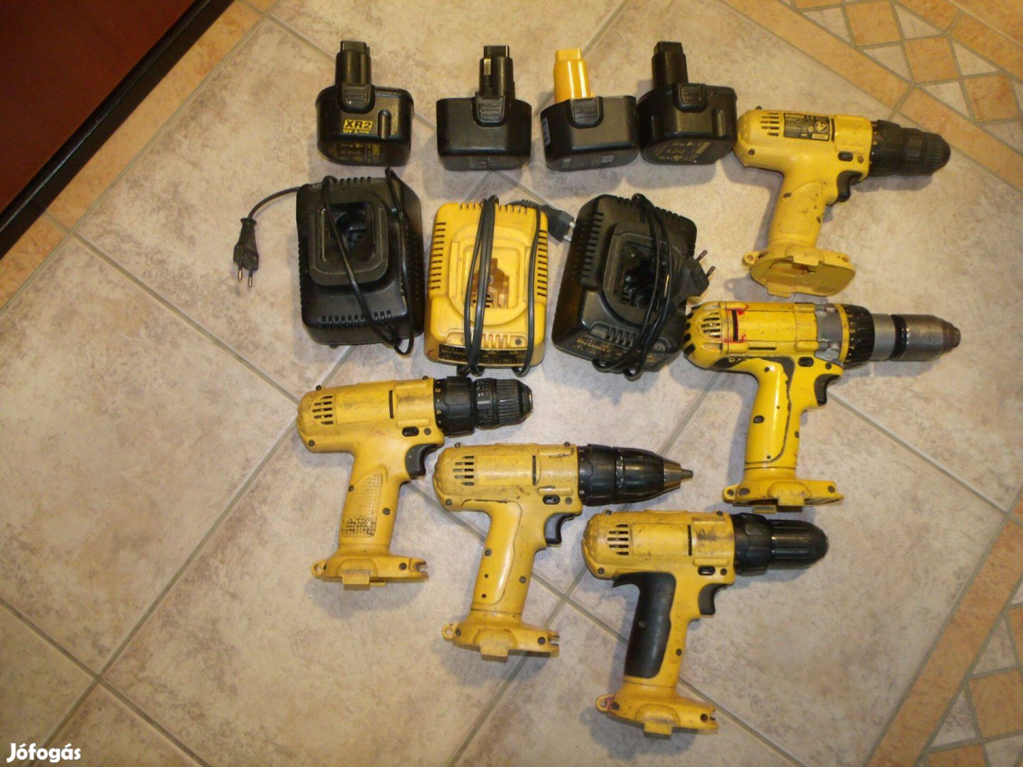 Dewalt csomag 5db akkus csavarbehajtó 3db töltő 4db akkumulátor