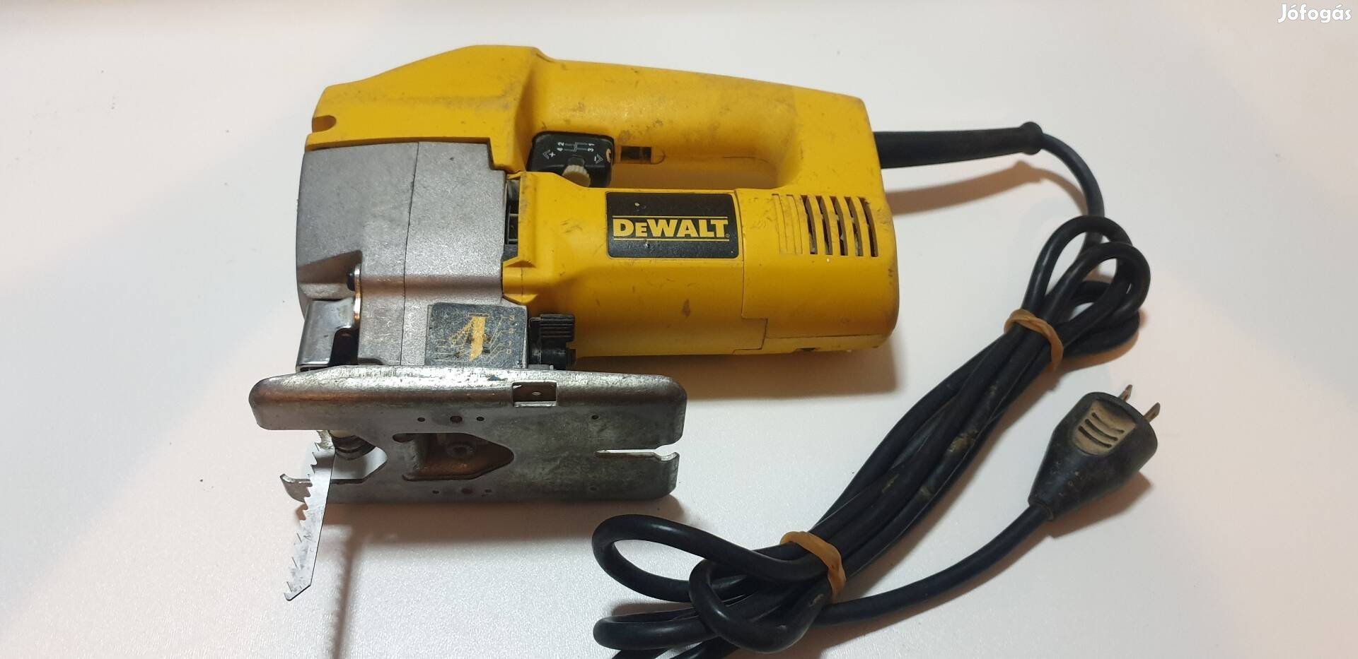 Dewalt ipari Dekopirfürész Makita lappal 