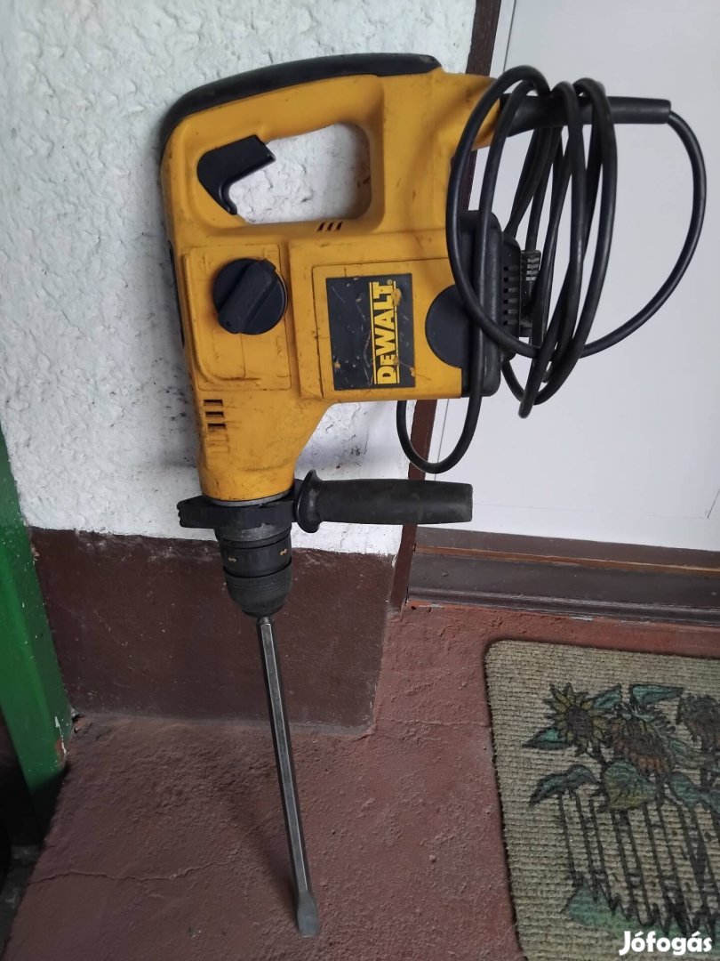 Dewalt ütvefuro-véső D25405 ,900W