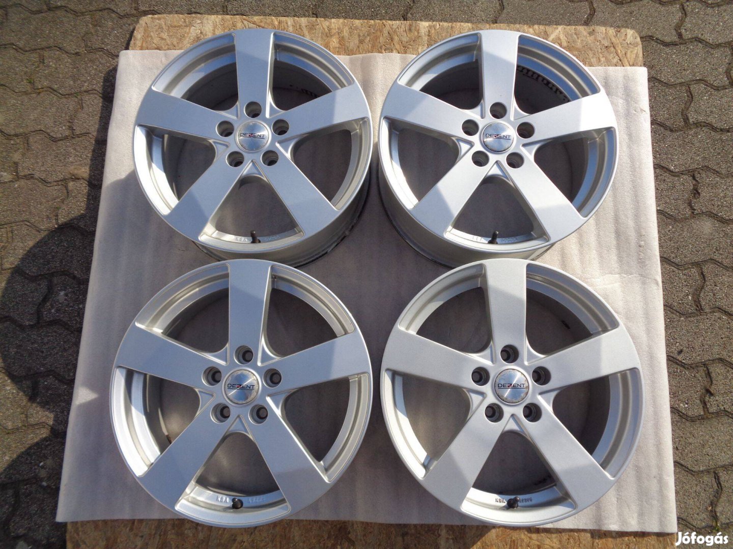 Dezent alufelni 17-es, 5×114.3-as osztóval szép állapotban eladó