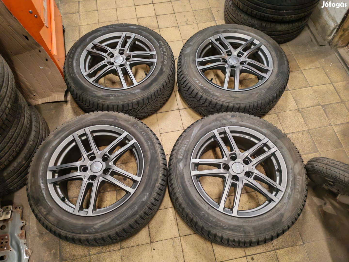 Dezent könnyűfém felniszett téligumival