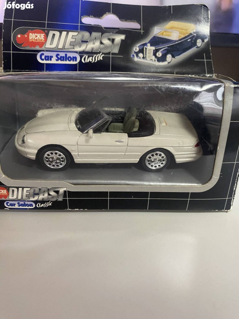 Diecast fehér Alfa Romeo eredeti dobozában 