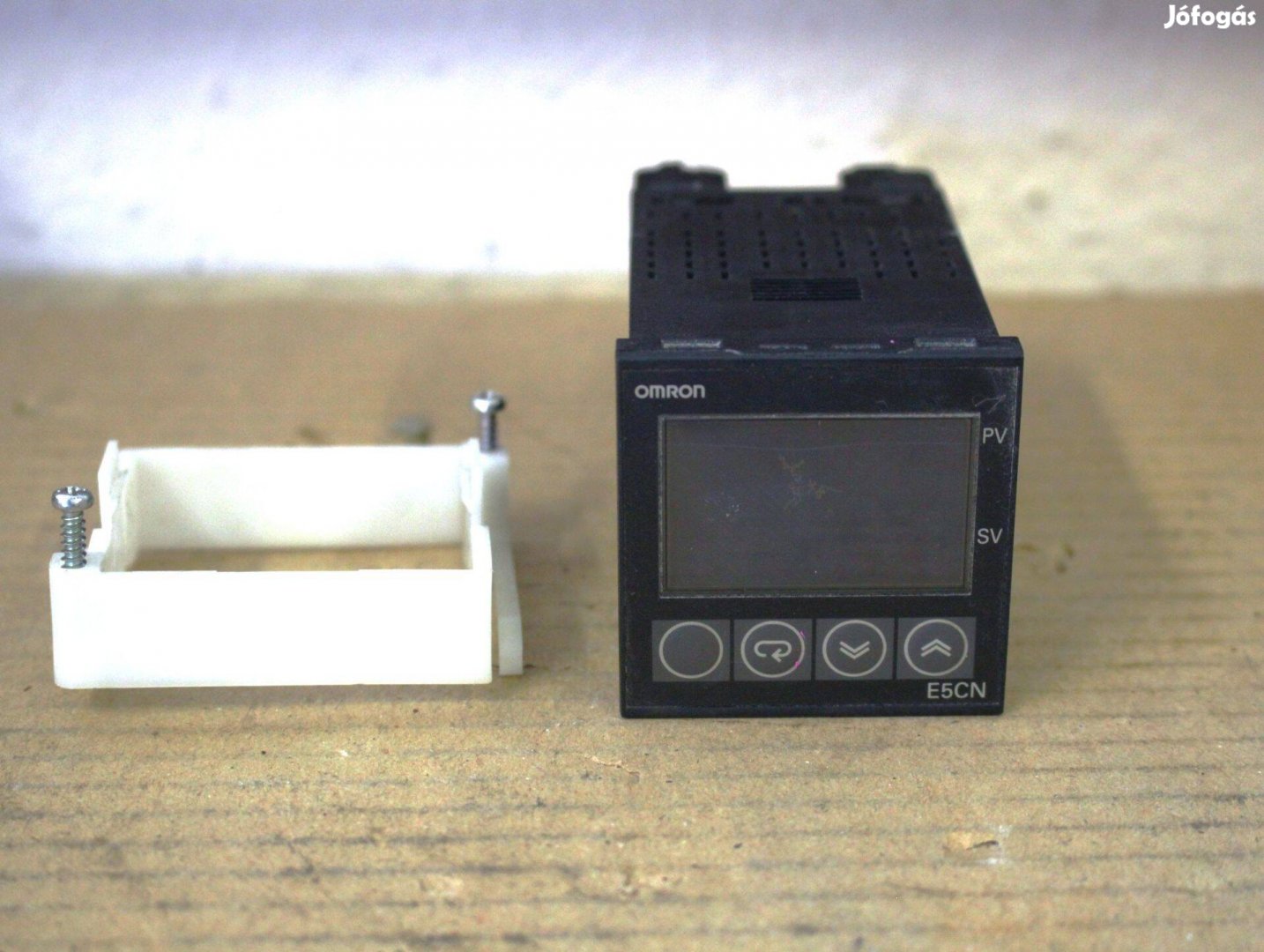 Digitális hőmérsékletszabályzó vezérlő Omron 7022