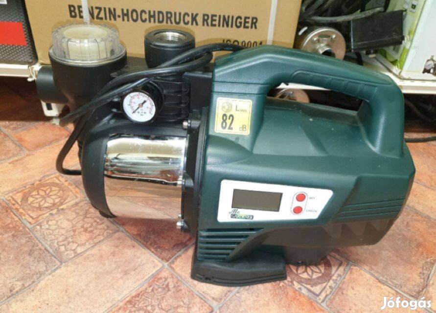 Digitális kijelzővel, időkapcsolóval kerti szivattyú 1100W-os motorral