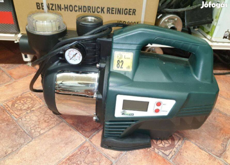 Digitális kijelzővel kerti vízszivattyú, 1100W motor teljesítménnyel