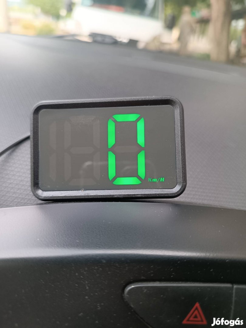 Digitális kilométeróra kocsiba 