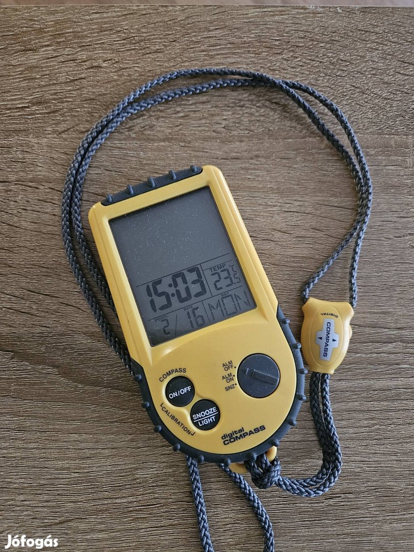 Digitális túra-iránytű úti órahőmérővel
