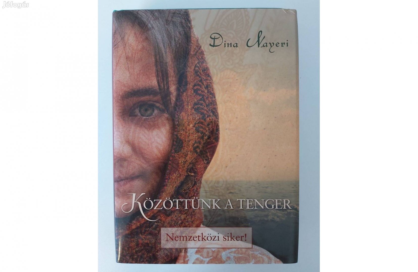 Dina Nayeri: Közöttünk a tenger (új pld.)