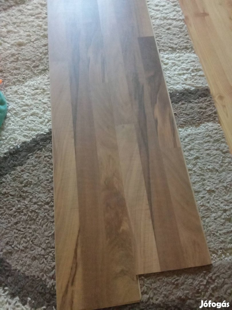 Dió Árnyalatú Német Használt Laminált Parketta Eladó 