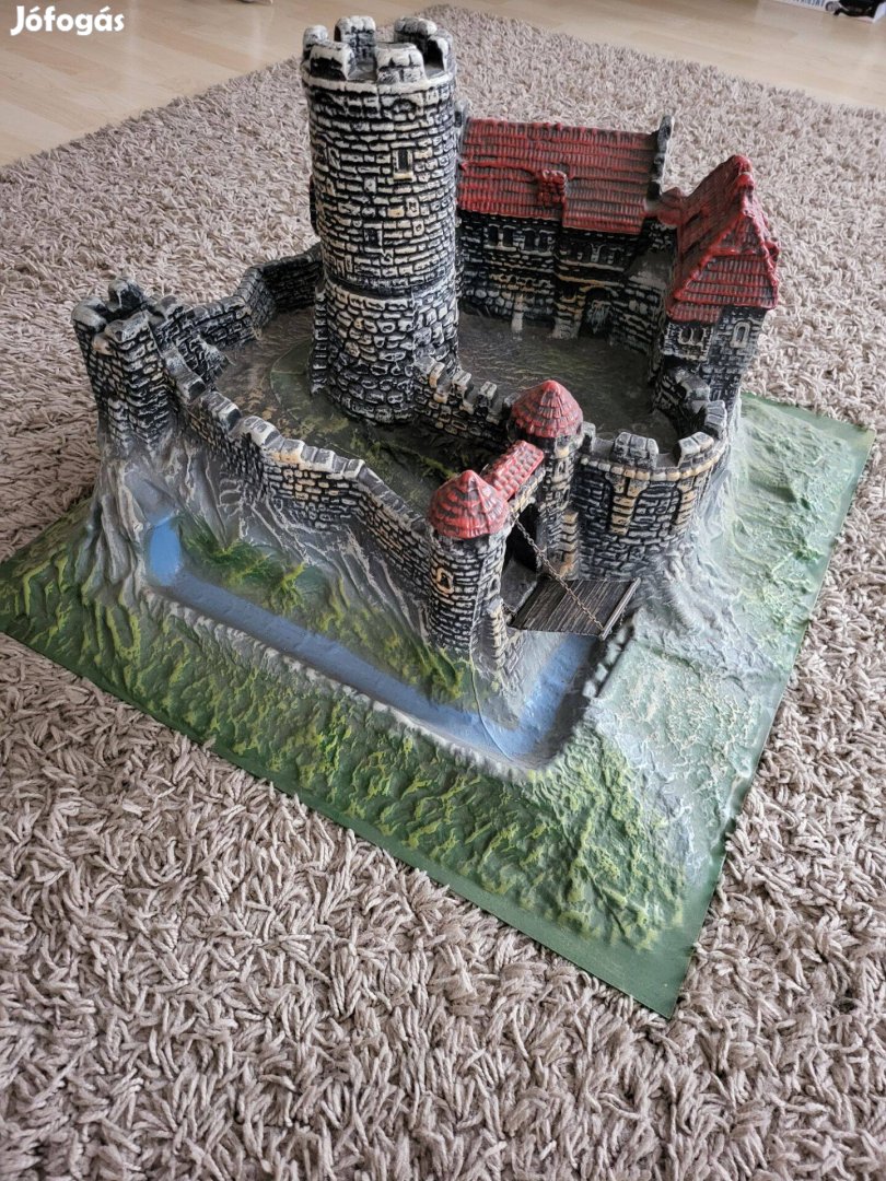 Dioráma vár eladó