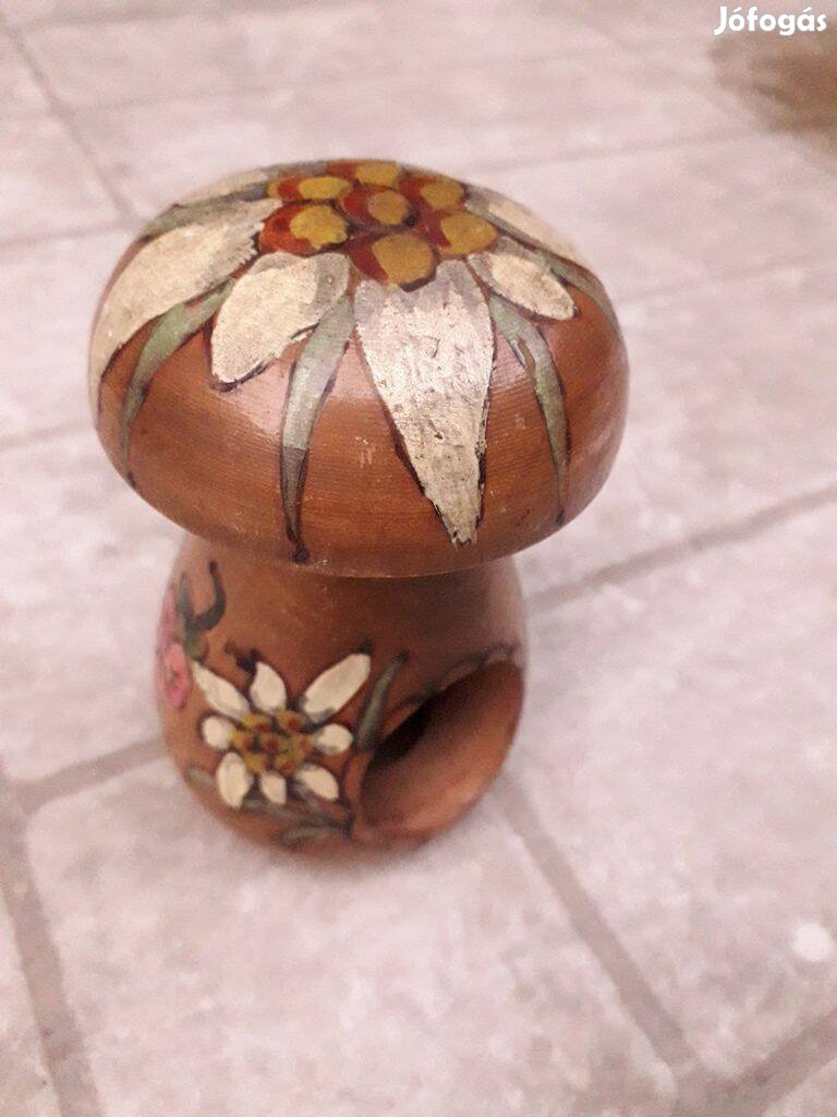 Diótörő emléktárgy, fa