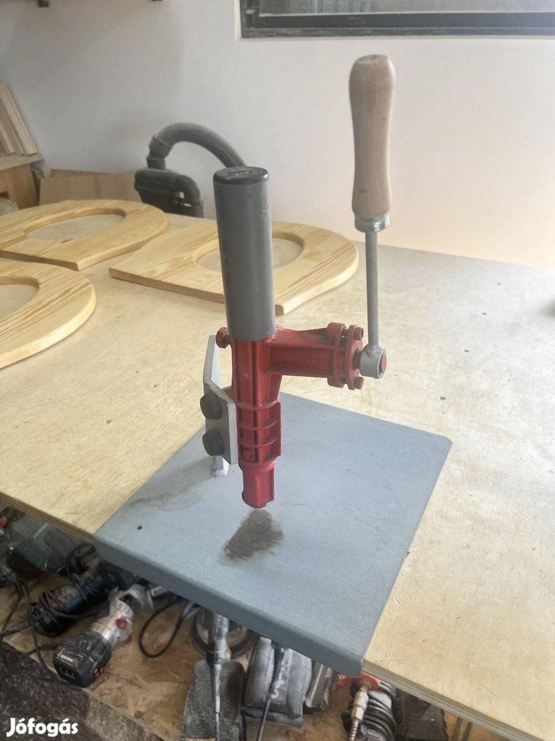 Diótörő kézi szerszám