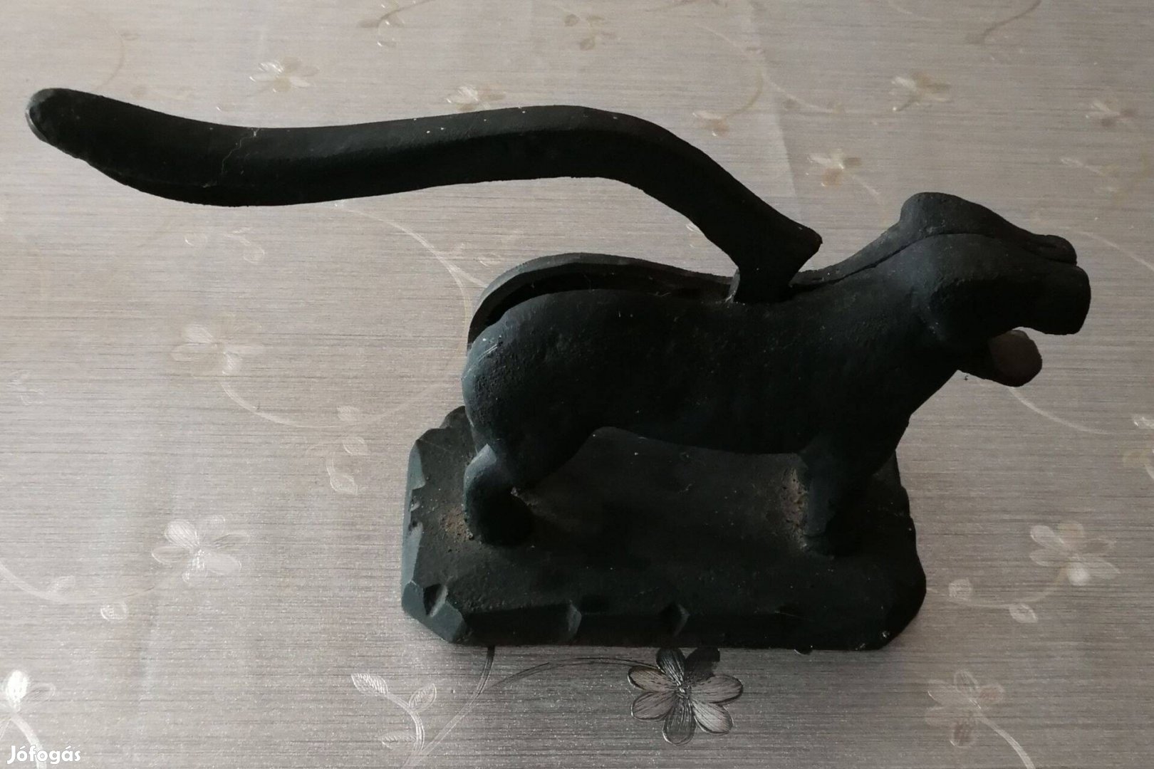 Diótörő öntöttvas Kutya!