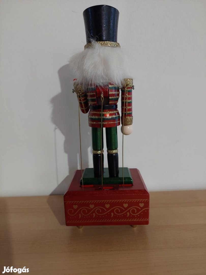 Diótörő zenélő figura