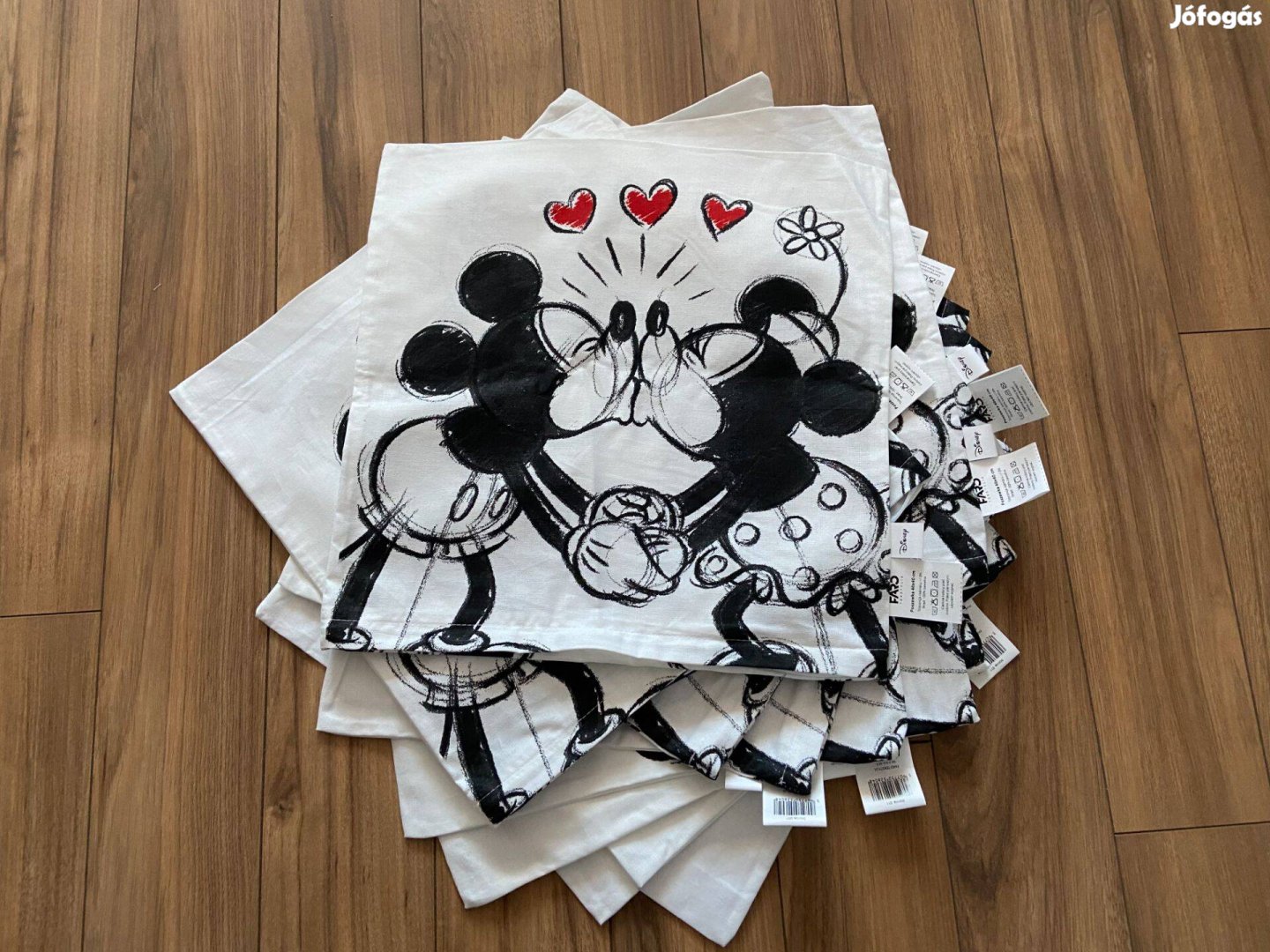 Disney Mickey Minnie díszpárnahuzat 40 x 40 cm
