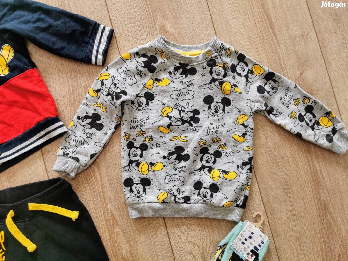 Disney Mickey egeres kisfiú ruhacsomag: pulóver, nadrág, cipő 