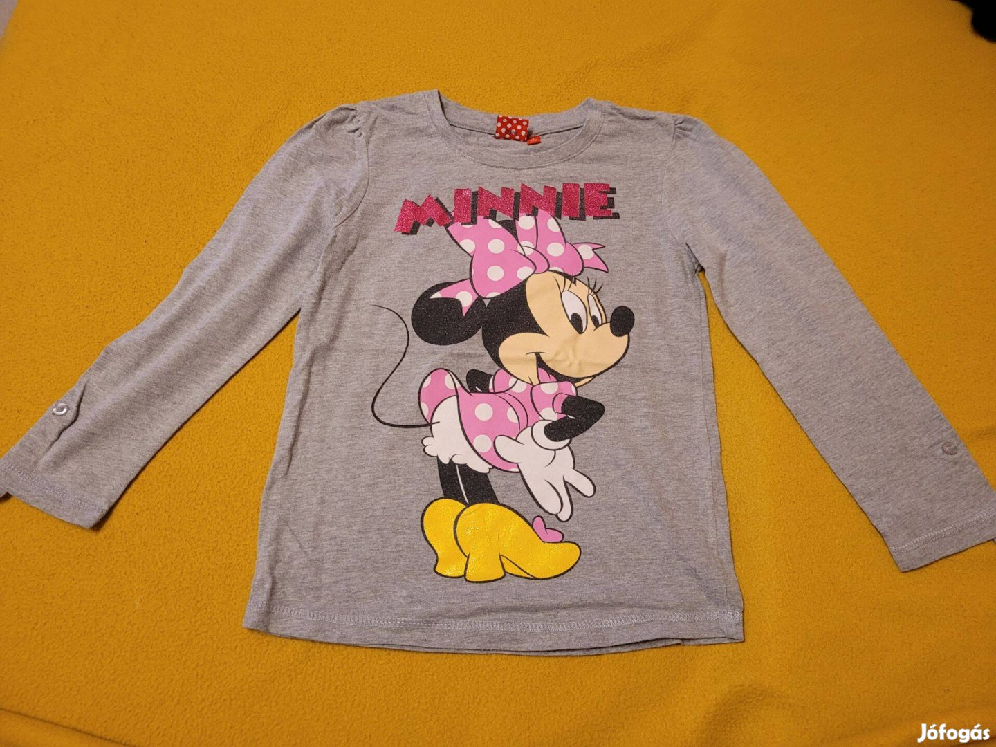 Disney, Minnie egeres póló 128-as méretben eladó!