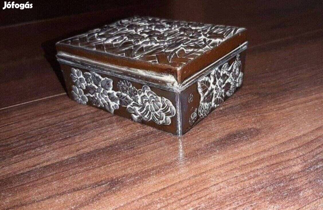 Dísz dobozka 8x6 cm