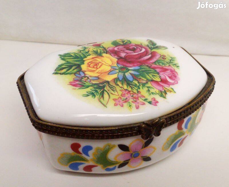 Díszes ékszeres szelence porcelánból, többféléből lehet