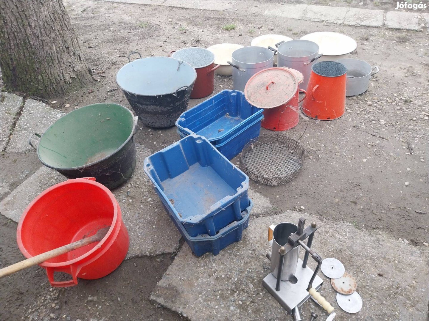 Disznóvágáshoz való dolgok eladó!